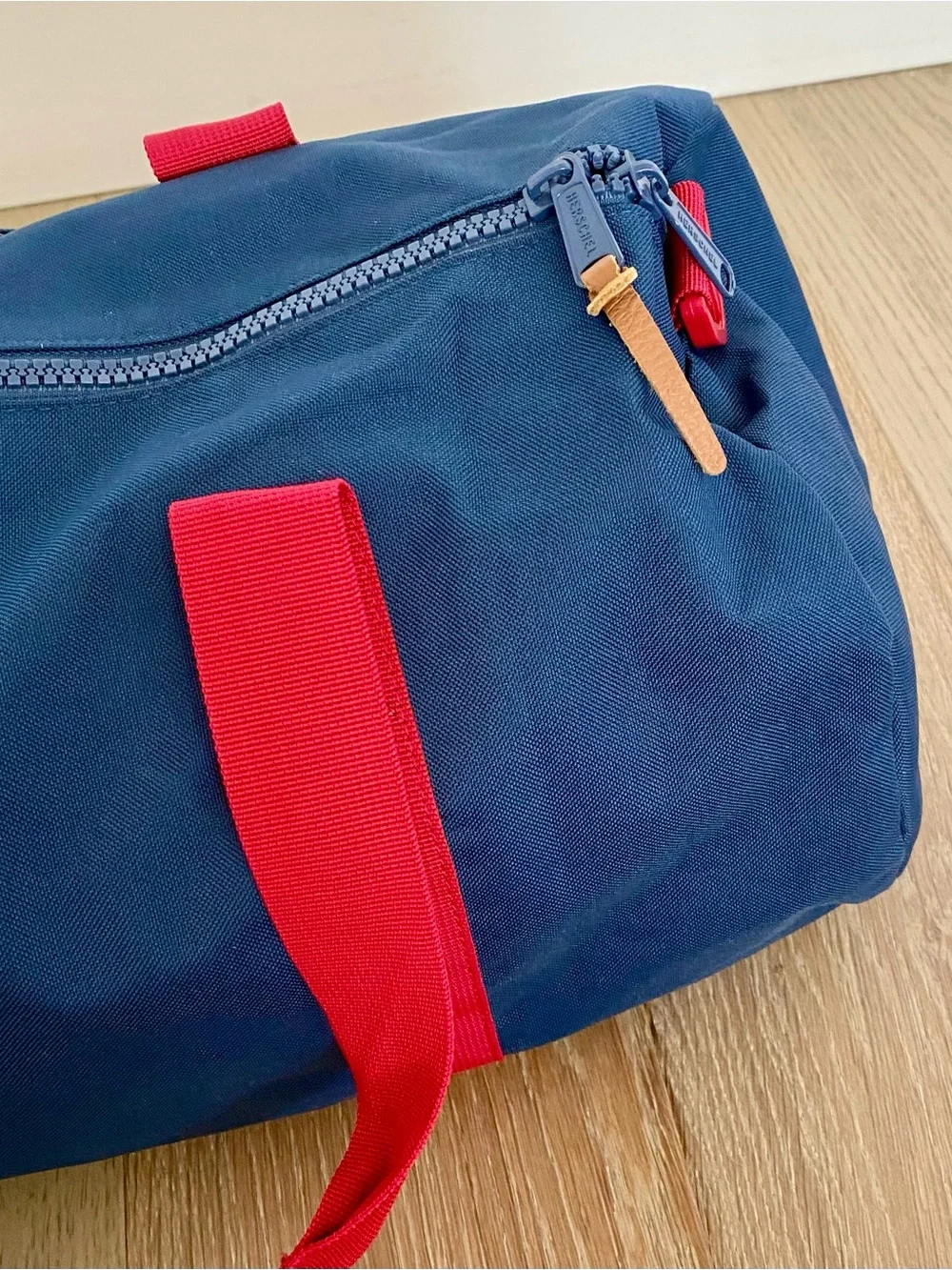 Herschel Sutton Mid-Volume Duffle Bag – Navy/Red – 28L